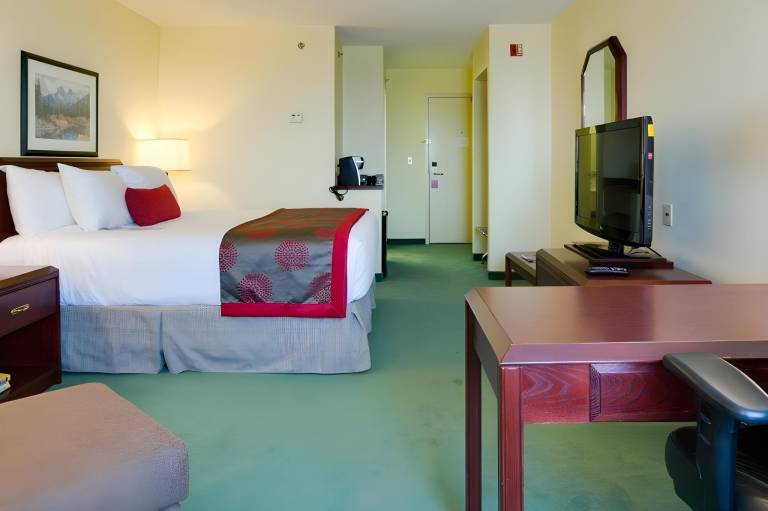 Riviera Hotel Calgary Airport — photo 2