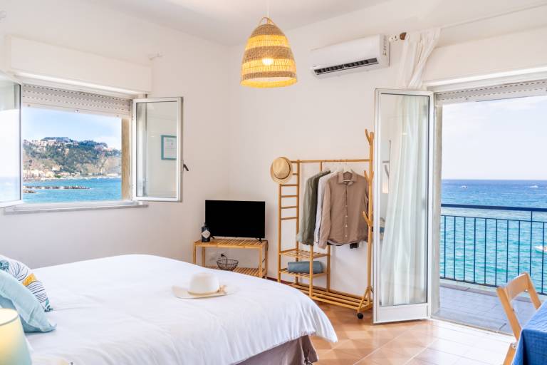 Apartment | Sea view | Next to the beach | Pets allowed — photo 5