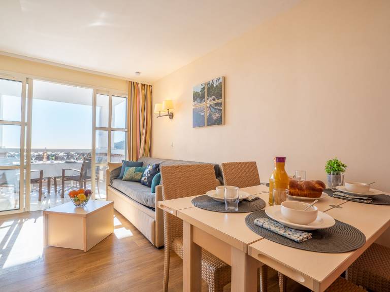 Holiday apartment with pool, terrace & garden | Sea view — photo 4