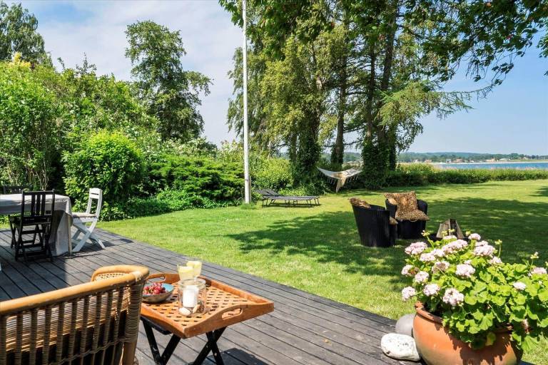 Fully equipped vacation home with grill, jacuzzi & patio | Sea view | Pet-friendly — photo 2