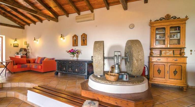 Fully equipped villa with terrace, private pool & grill | Suitable for remote work | Pets are welcome — photo 4