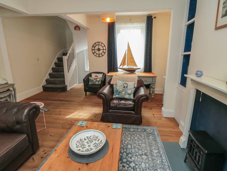 Family-friendly charming cottage with yard | Beach view | Pets allowed in Whitby