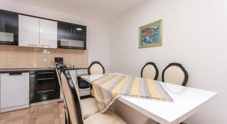 Spacious villa with pool | Pets are welcome — photo 4