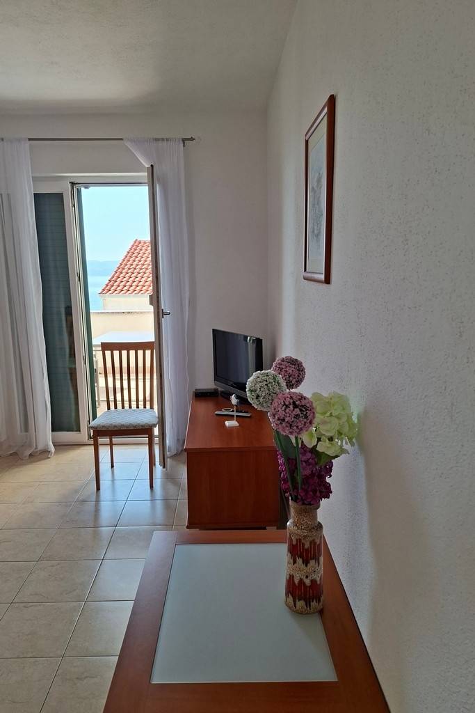 One bedroom apartment with terrace and sea view Lokva Rogoznica, Omiš (A-25499-a) — photo 3