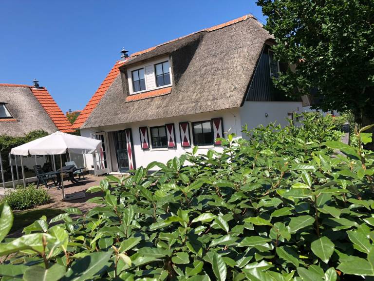 Ferienhaus mit Terrasse und Garten