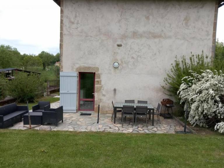 Gite with terrace, barbecue & garden — photo 2