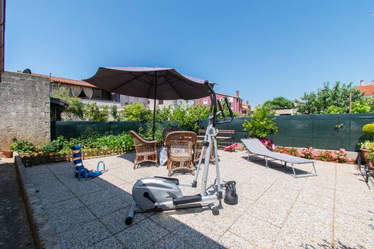 Vacation home with patio — photo 4