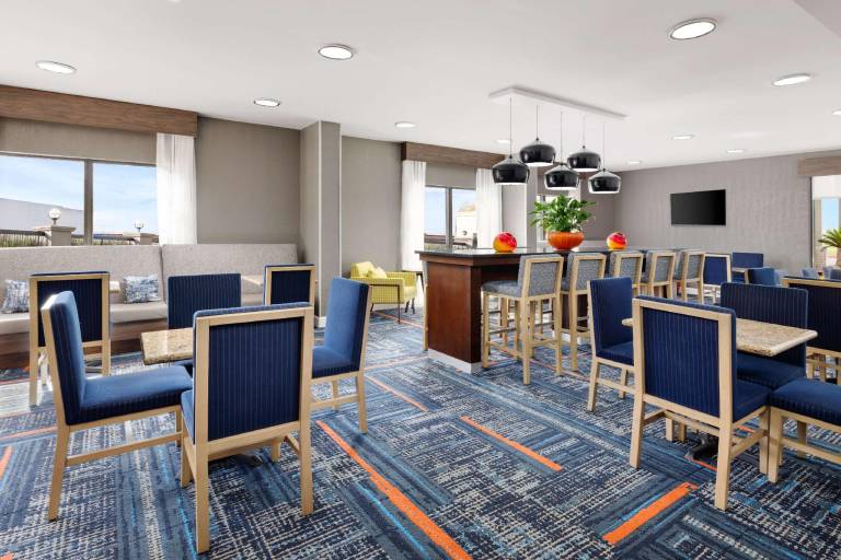 Hampton Inn Laredo — photo 4