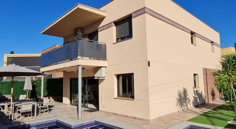 Villa with jacuzzi & pool | Dogs allowed in Lloret de Mar