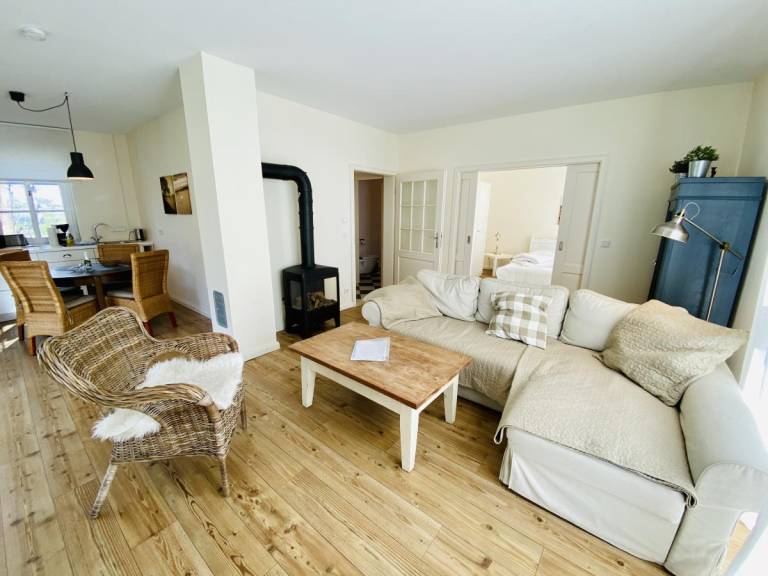 Apartment with garden & patio — photo 3