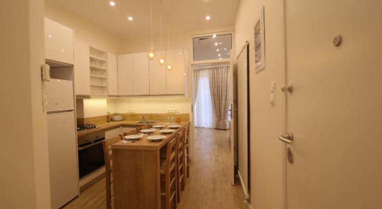 Nice apartment with terrace | Close to Acropolis of Athens | Perfect for remote work | Pet-friendly — photo 3