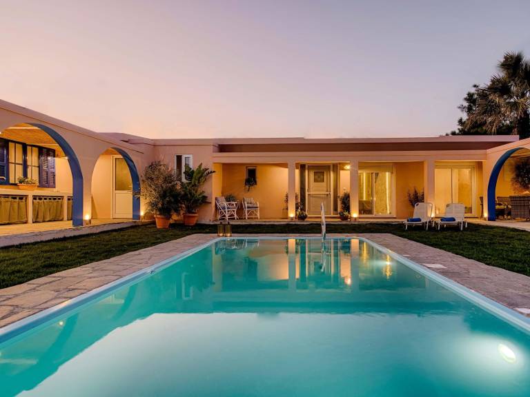 Ferienhaus mit Pool in Afandou, Rhodos f&uuml;r max. 9 Personen