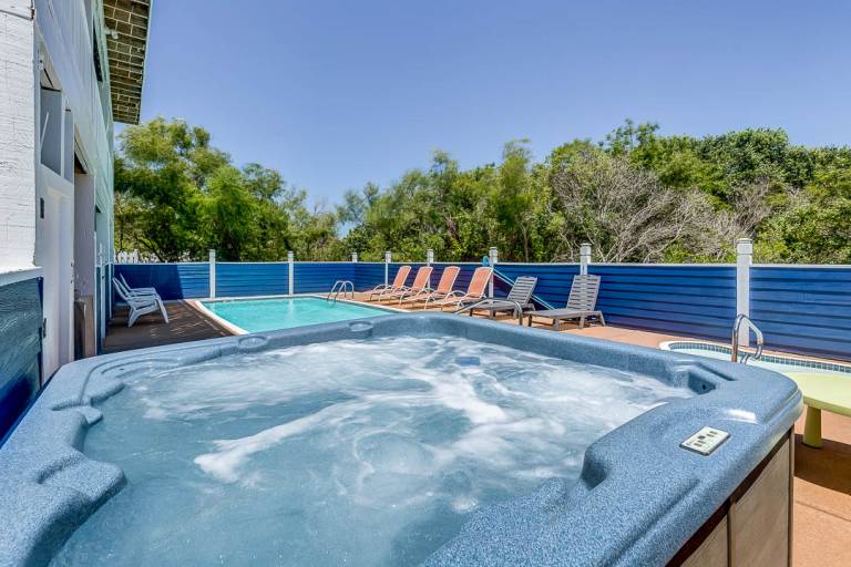 Toes in the Water 1330 ft to the beach Private Pool, Hot Tub, Dog Friendly — photo 4