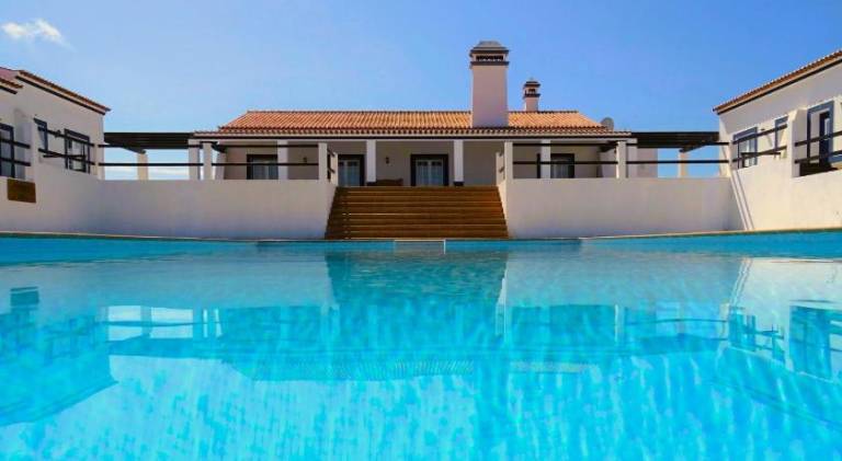Vacation home with terrace, pool & garden in Beja