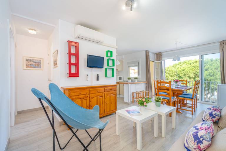 Wonderful apartment with terrace, yard & pool | Beach nearby | Pet-friendly in Roses