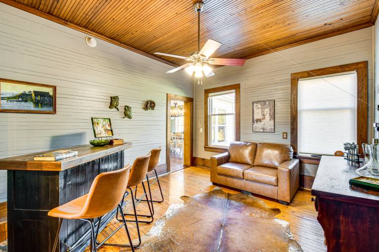 Historic Farmhouse w/ Modern Amenities & Hot Tub — photo 4