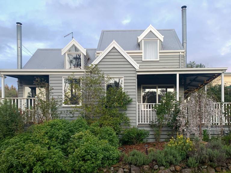 House Hepburn Springs