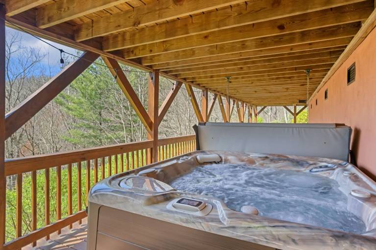 Cabin with hot tub & BBQ | Mountain view — photo 2