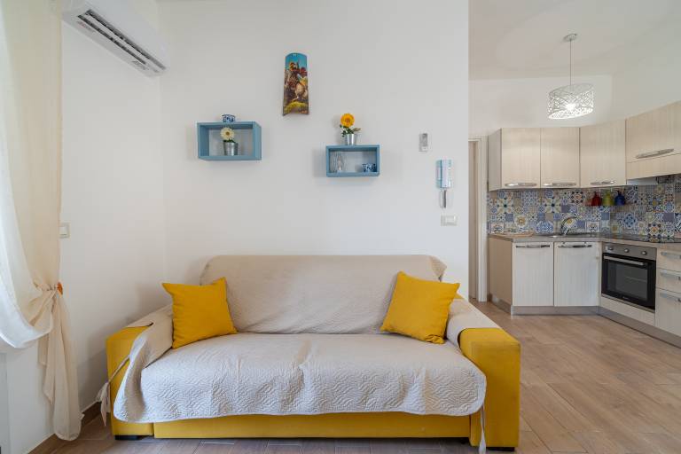 Apartment 'Re Di Denari' with Sea View, Wi-Fi and Air Conditioning — photo 5