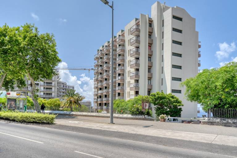 Family-friendly wonderful apartment with garden & pool | Near Doca do Cavacas | Pets are welcome — photo 3