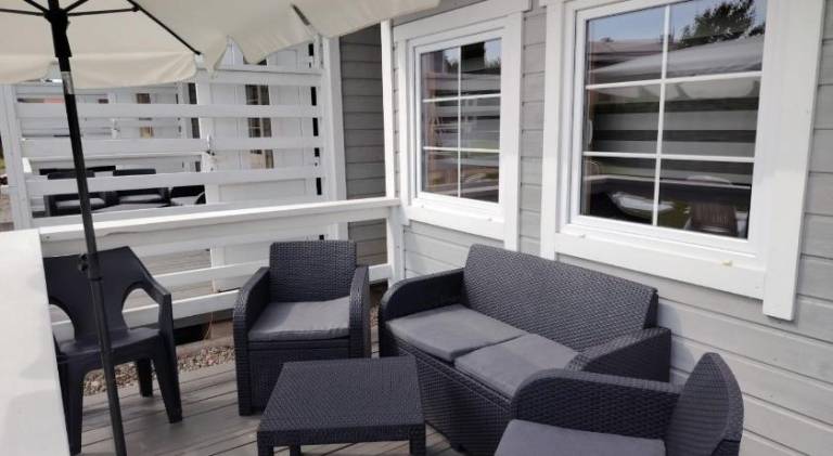 Lodge with barbeque, garden & patio — photo 4