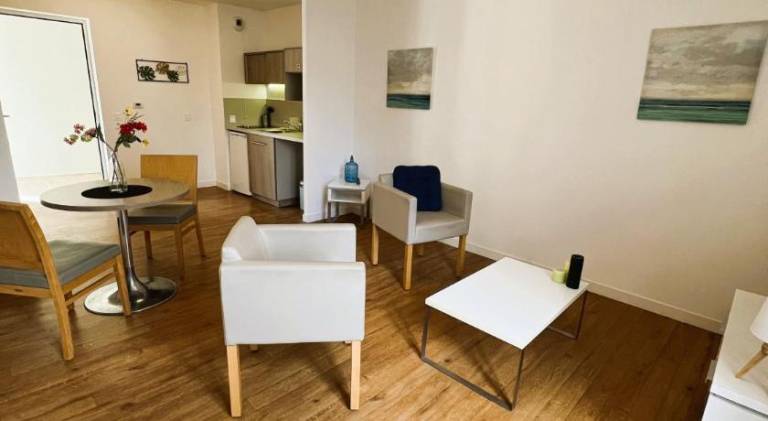 Apartment with yard in Laval