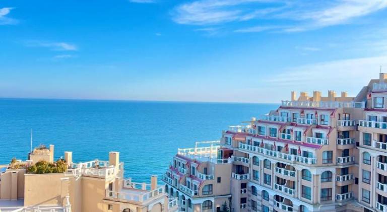 Apartment with pool in Varna