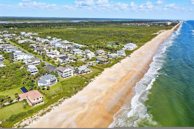 Family-oriented vacation home with grill, fast internet & yard | Sea view | Next to the beach | Dogs allowed — photo 4