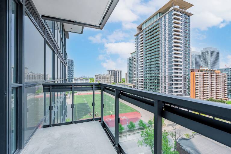 Condo  South Eglinton-Davisville
