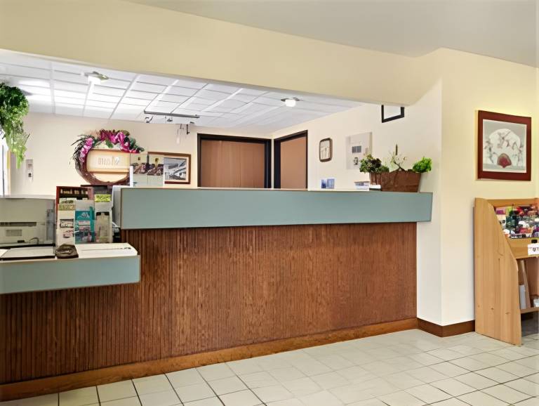 Super 8 By Wyndham Fond Du Lac — photo 5