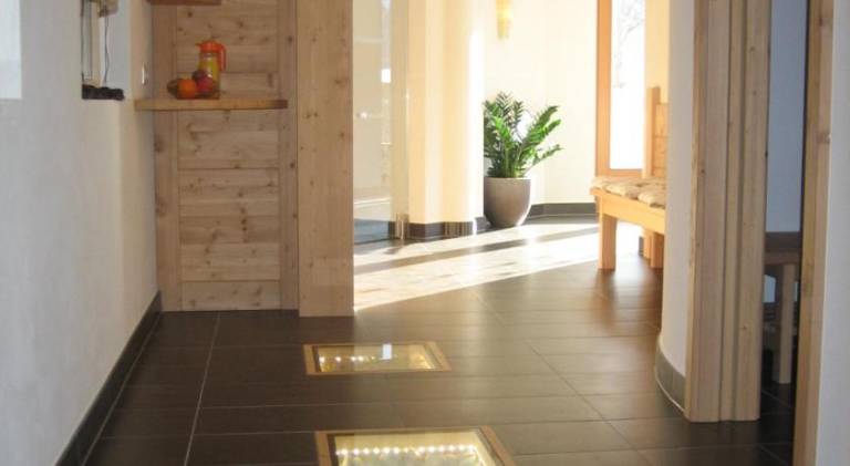 Serviced apartment with sauna, patio & garden | Pets allowed — photo 2