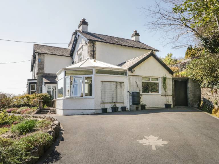 Pleasant cottage with garden | Pets are welcome — photo 2