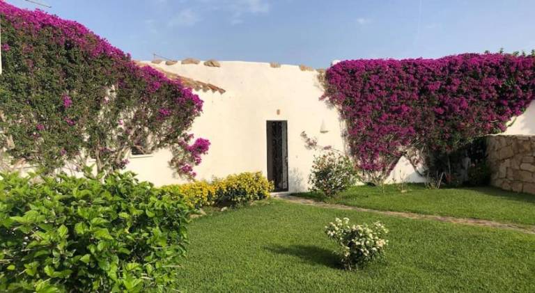 Holiday apartment with patio & jacuzzi | Perfect for remote work in Arzachena