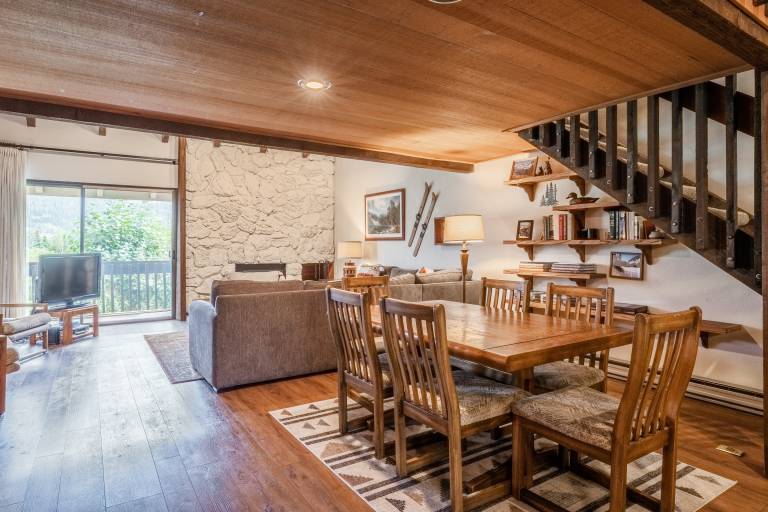 Family-friendly beautiful vacation home with patio, grill & jacuzzi | Mountain view | Pets are welcome — photo 5