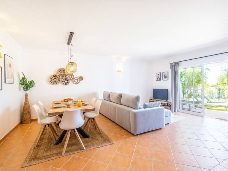 Villa Jasmin in Albufeira - Close to Beaches, Private Garden in Albufeira