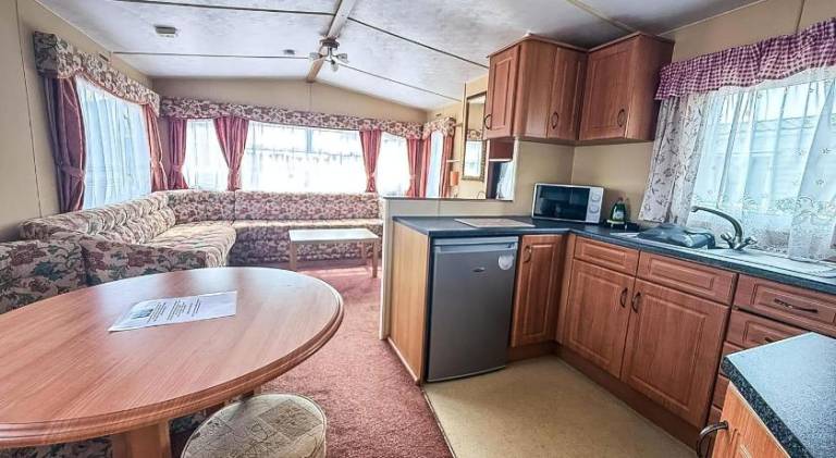 6 Berth Caravan For Hire In Hunstanton By The Beach In Norfolk Ref 13002L — photo 3