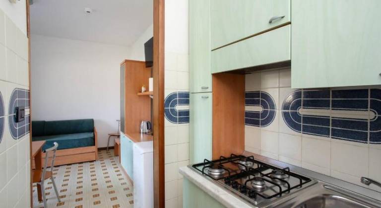 Beautiful apartment with yard & pool | Pet-friendly — photo 4