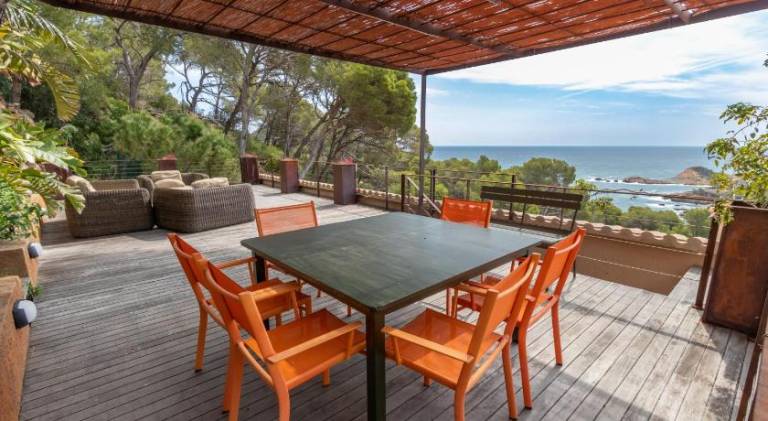 Fully equipped beautiful villa with yard, patio & private pool | Suitable for remote work | Pets are welcome — photo 5