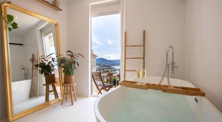 Holiday apartment with hot tub | Close to the beach | Pets are welcome in Ajaccio
