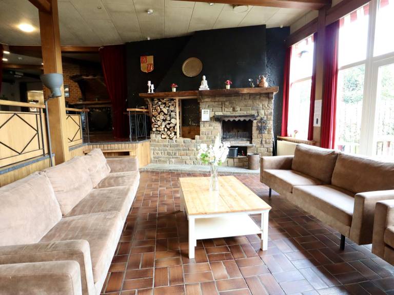 House with swimming pool, hot tub, games — photo 5
