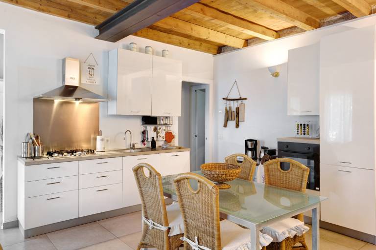 Apartment 'Les Amis' with Private Garden, Wi-Fi and Air Conditioning — photo 5