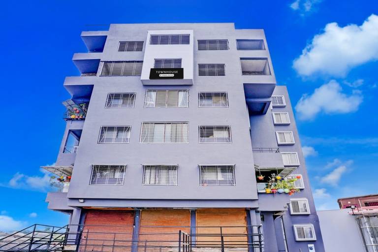 Townhouse Gadge Maharaj Road Near Godavari River