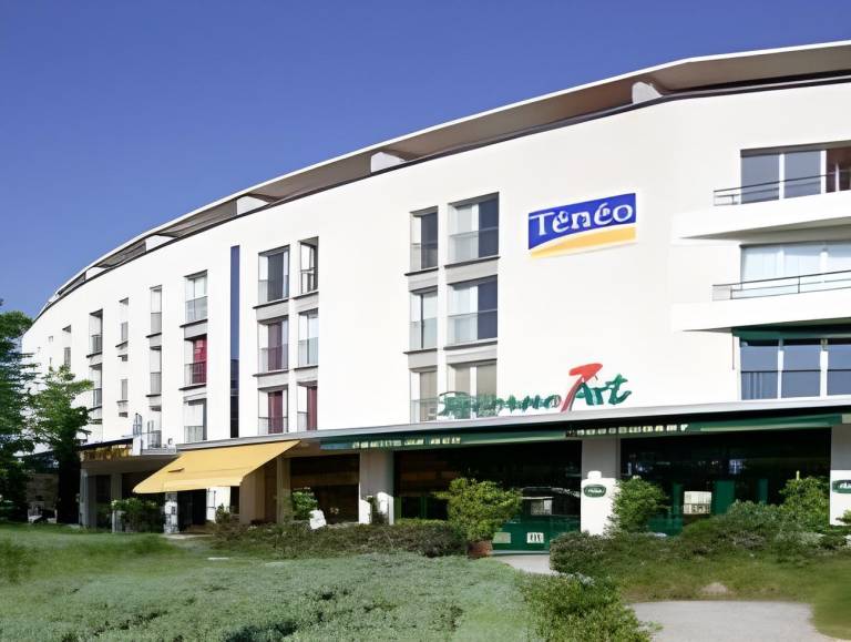 Serviced apartment for 127 persons in Gradignan