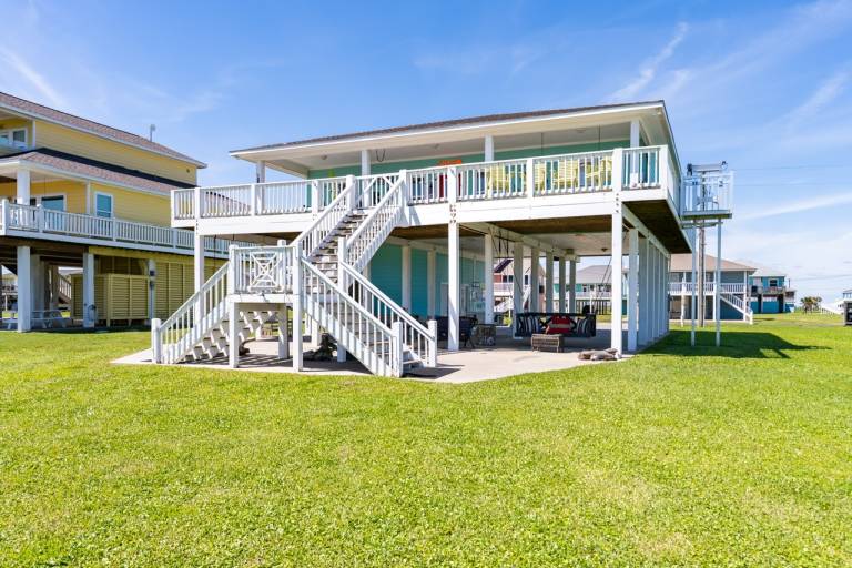 Charming vacation home with barbeque | Beach view | Pets are welcome in Bolivar, TX