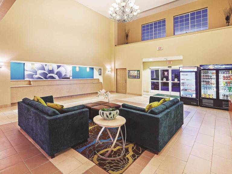 La Quinta Inn & Suites by Wyndham Corpus Christi Northwest — photo 4