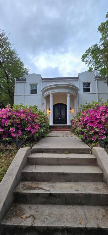 House Highland, Stoner Hill