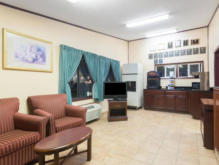 Americas Best Value Inn Martinsburg — photo 4