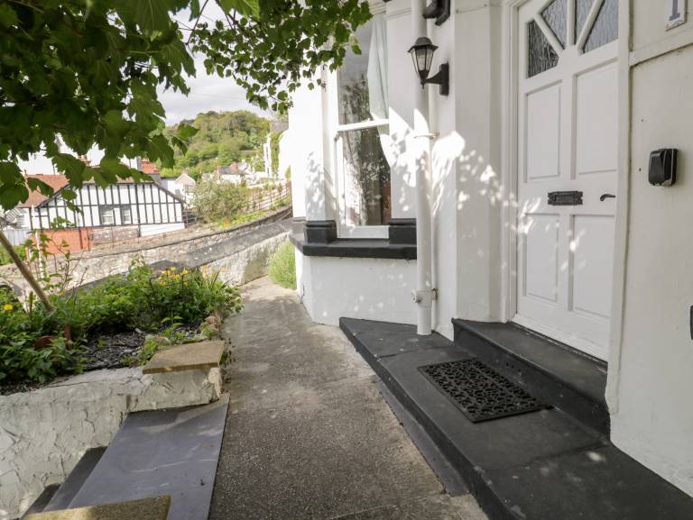 Cottage with garden | Beach view — photo 4