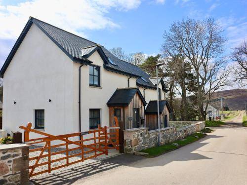 House  Tomintoul