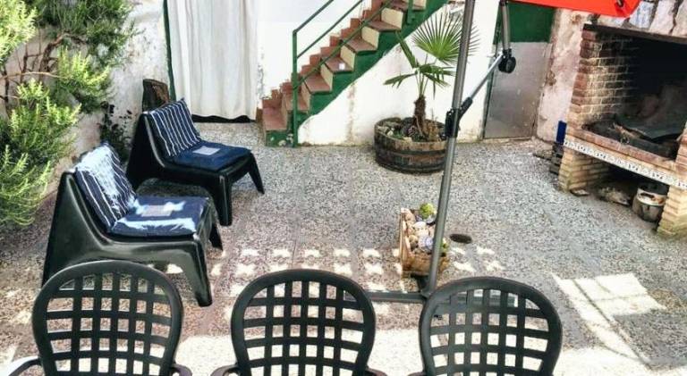 Fully equipped house with barbeque, patio & yard | Pets allowed — photo 5